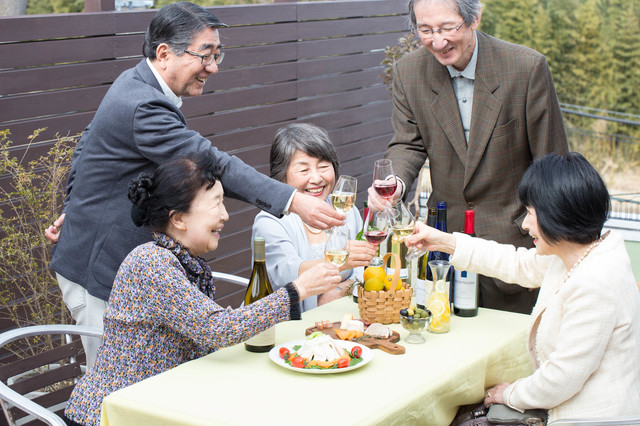 恋愛や結婚だけじゃない、パートナーや友人、仲間が「必要」独身ミドル・シニアの41.1％