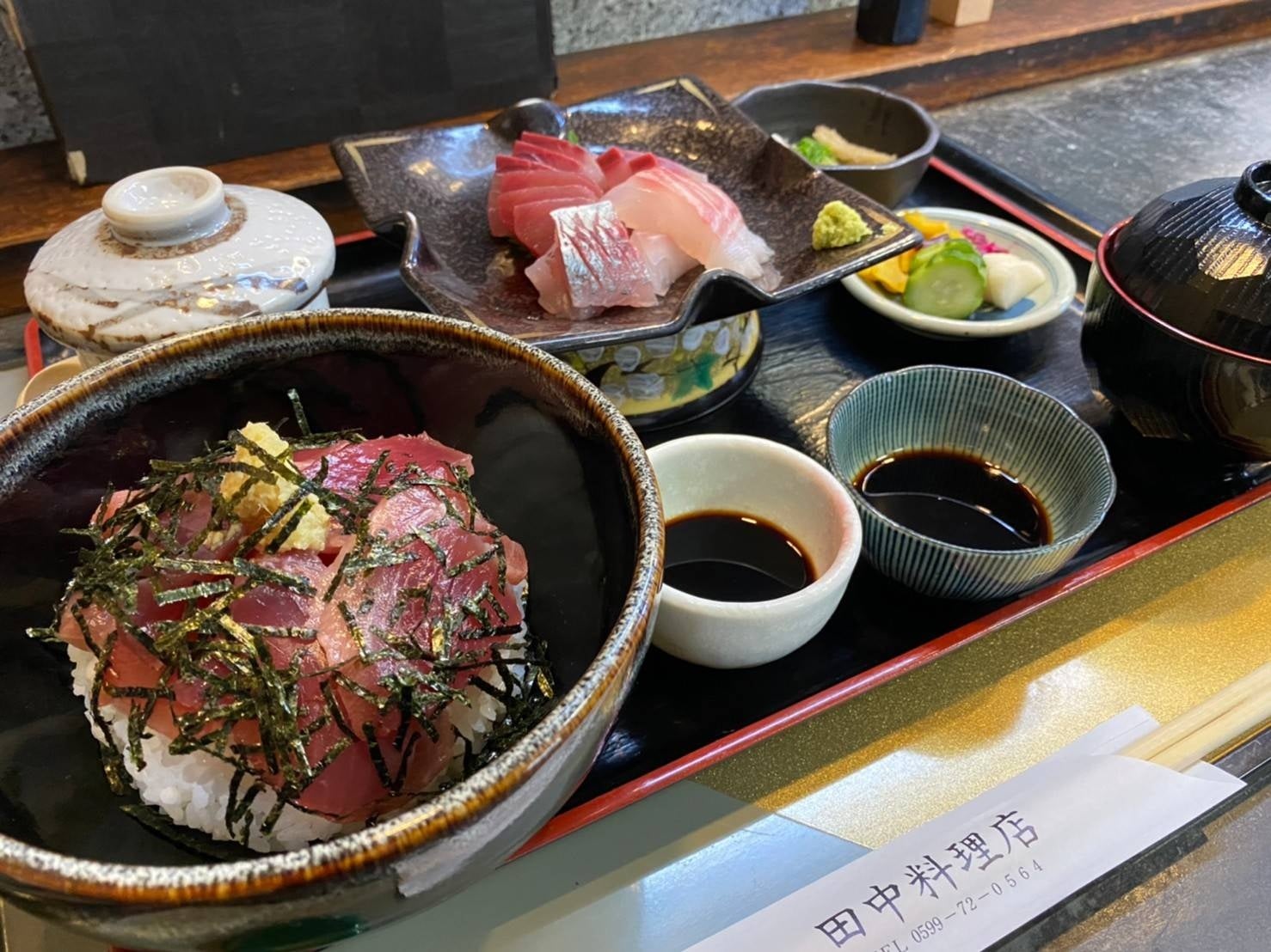 田中料理店ではかつお茶漬けを。