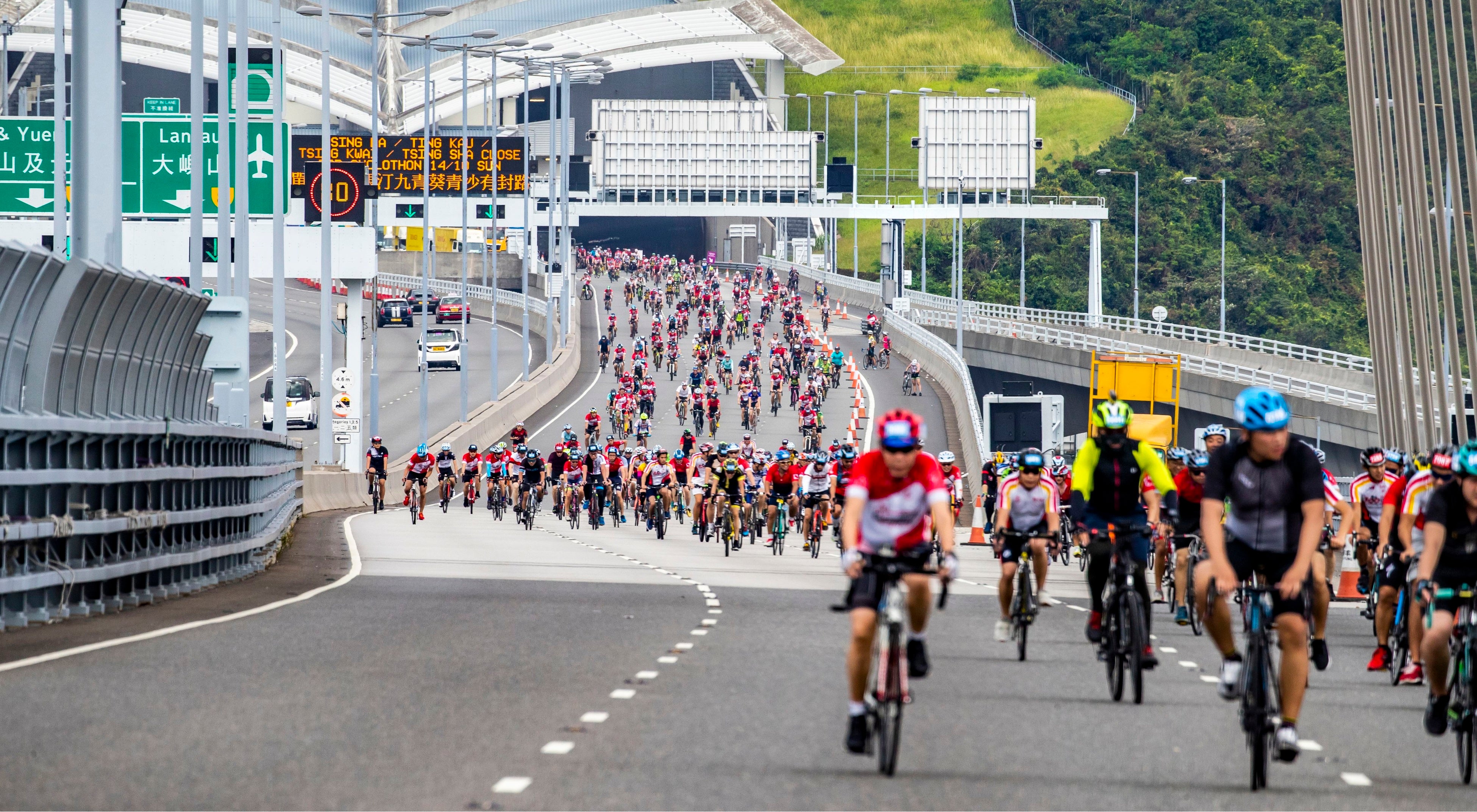 「香港サイクロソン」では青馬大橋を含む 市内にかかる3つの橋と3つのトンネルを通過します。