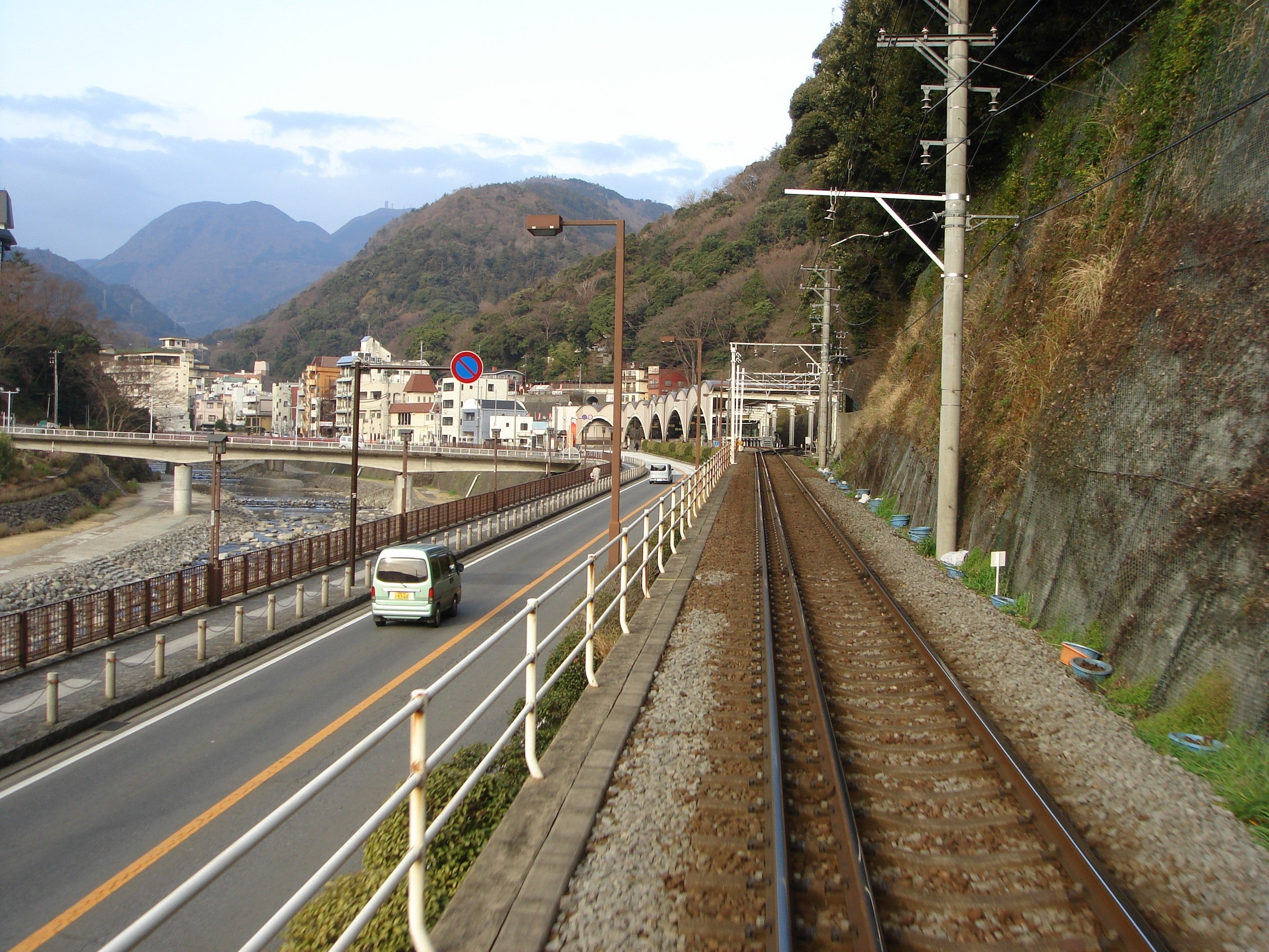 三線軌道（入生田車庫-箱根湯本）