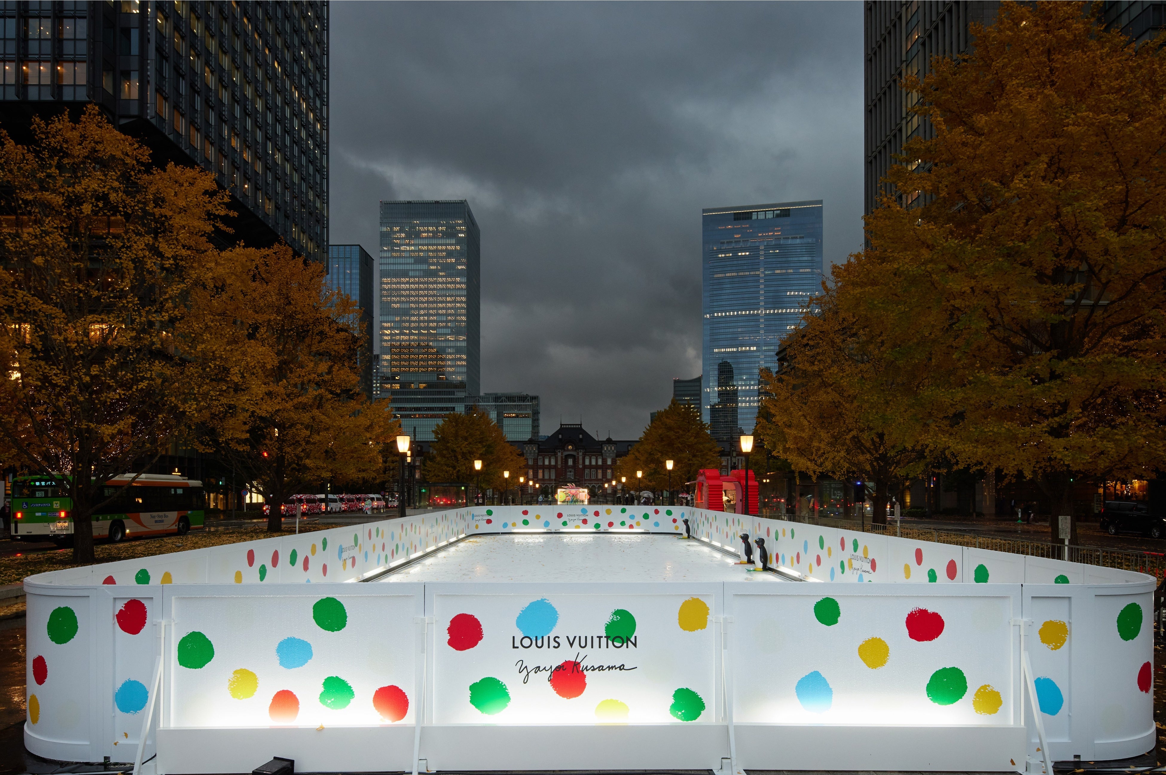 行幸通り：Marunouchi Street Rink　ⒸLOUIS VUITTON  DAICI ANO