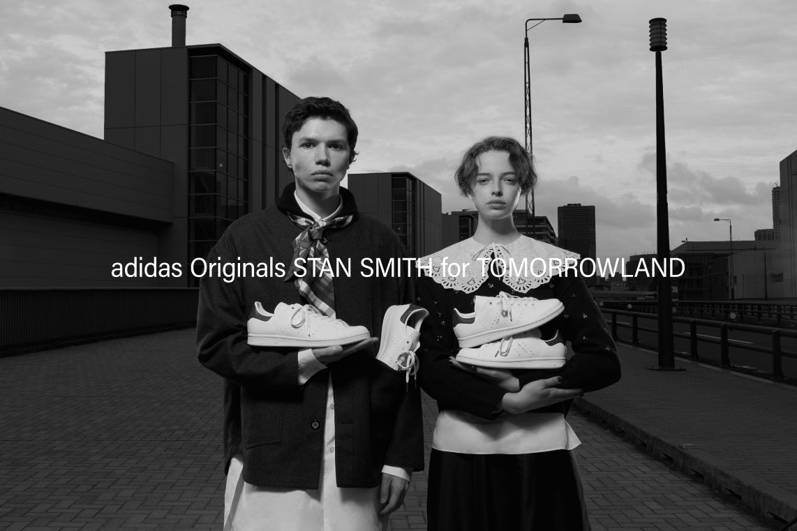 〈 adidas Originals STAN SMITH for TOMORROWLAND 〉が今年も発売。誰もが知る名品を〈TOMORROWLAND〉らしさのあるエレガントな仕様にオーダー。