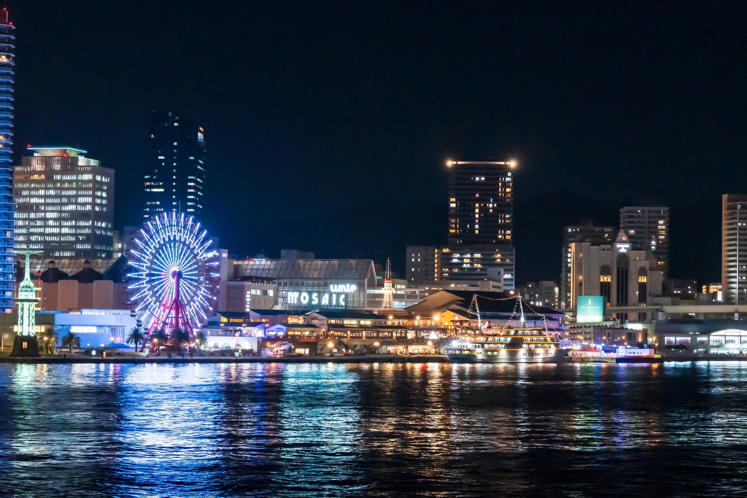 船上から見る夕陽や夜景は格別