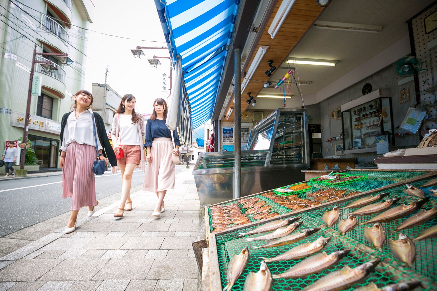 炭火焼の干物を無料配布！2月25日・26日は網代温泉ひもの祭り開催！会場は「うみえ～る長浜」