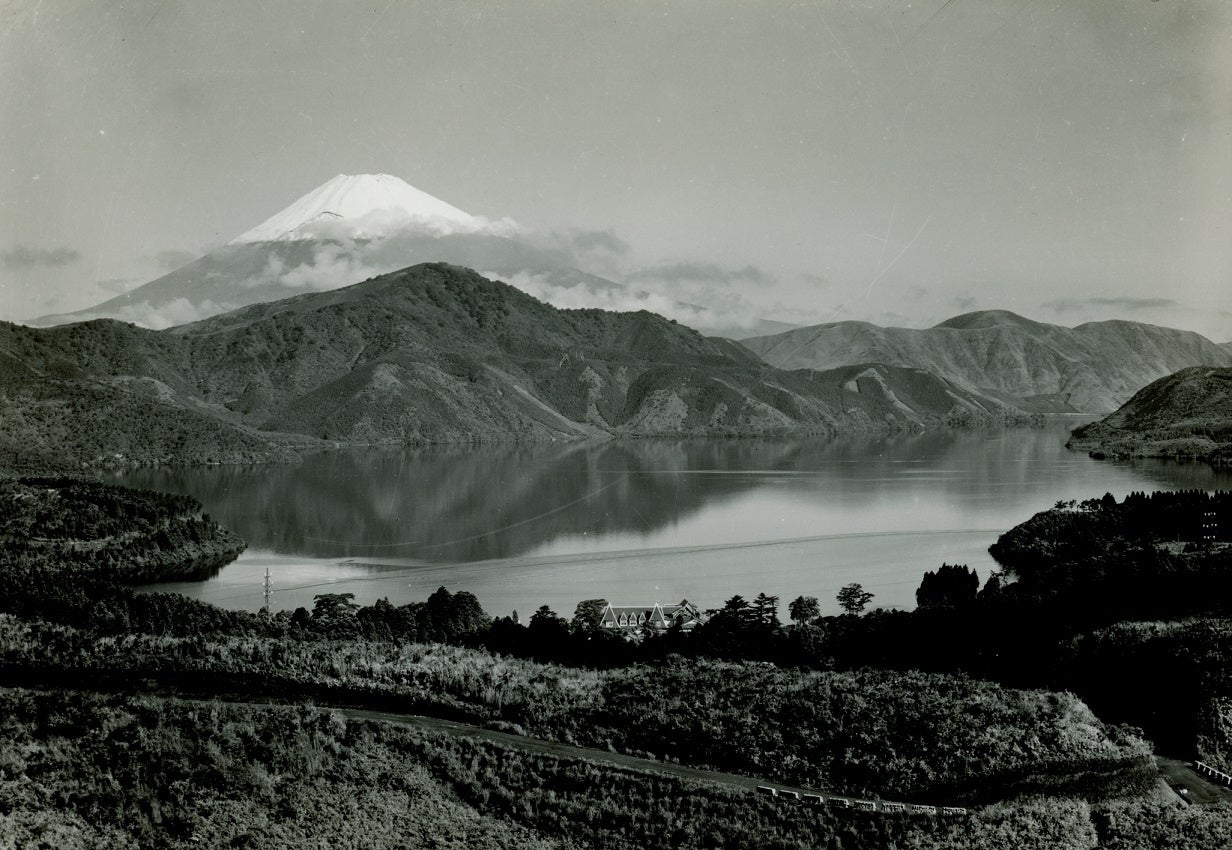 富士山と芦ノ湖（現：現箱根町港周辺