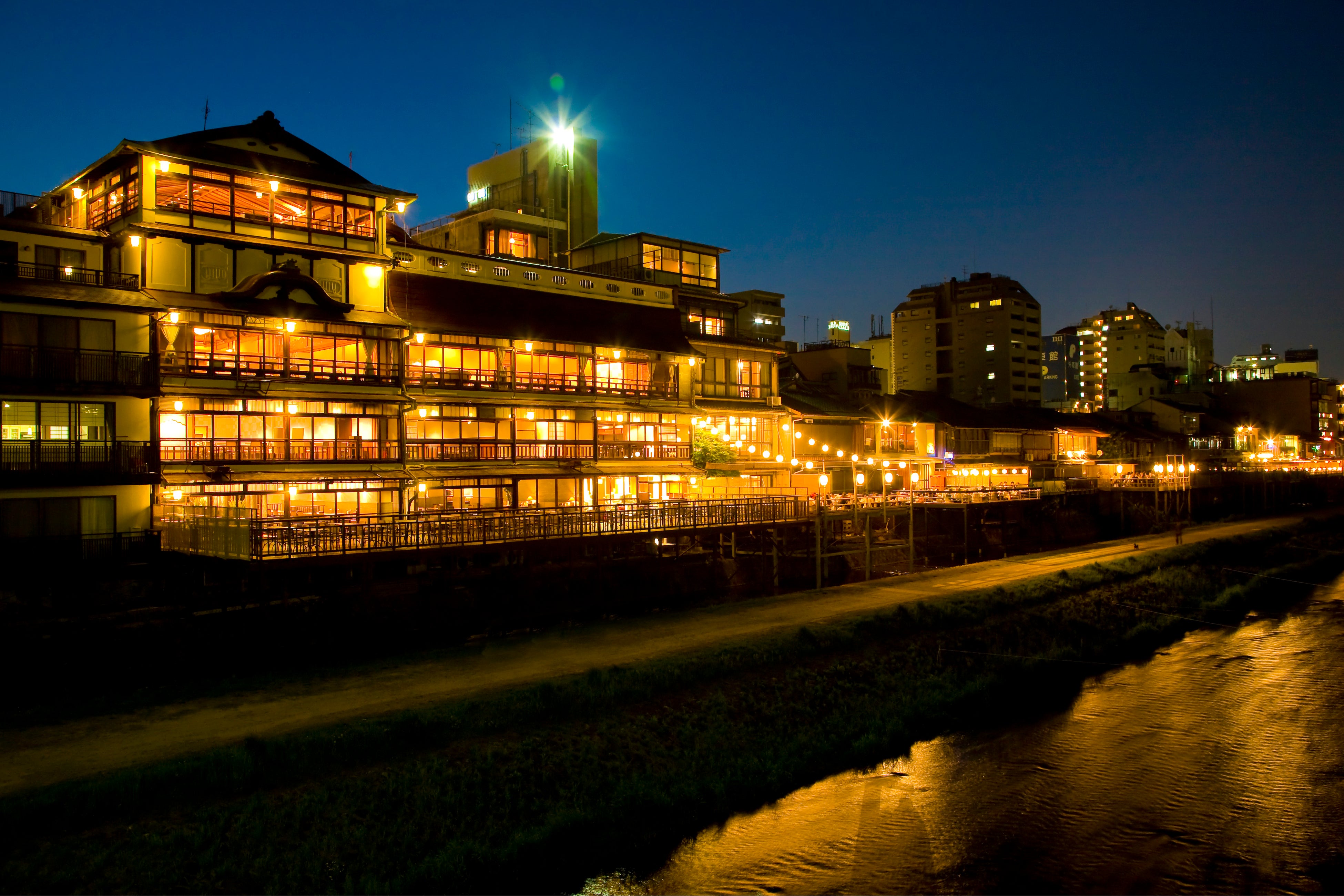 LE UN 鮒鶴京都鴨川リゾート