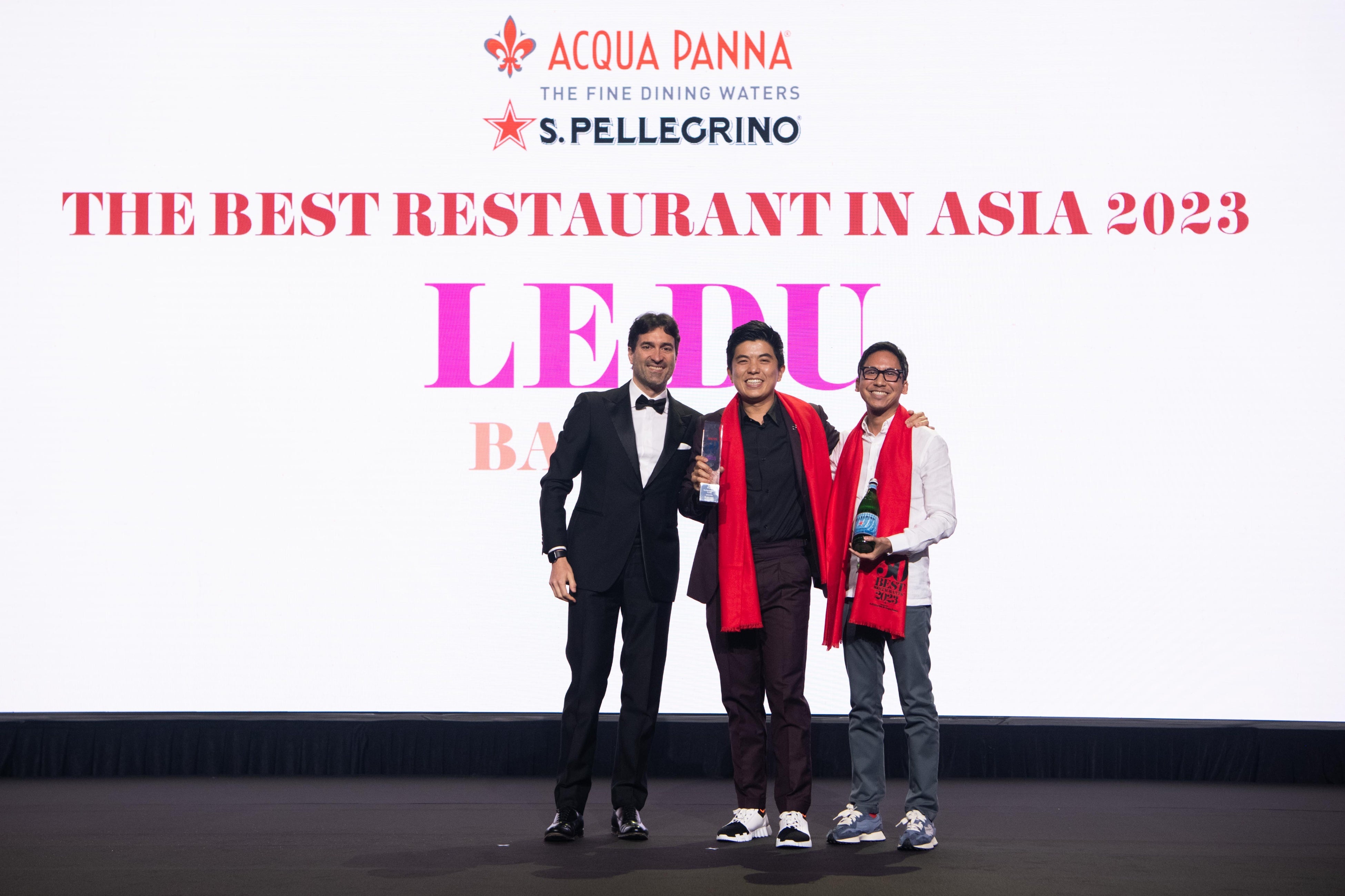 シンガポールで開催したサンペレグリノとアクアパンナが冠スポンサーを務める 「アジアのベスト50レストラン2023」で、1位を獲得した「ル・ドゥ」