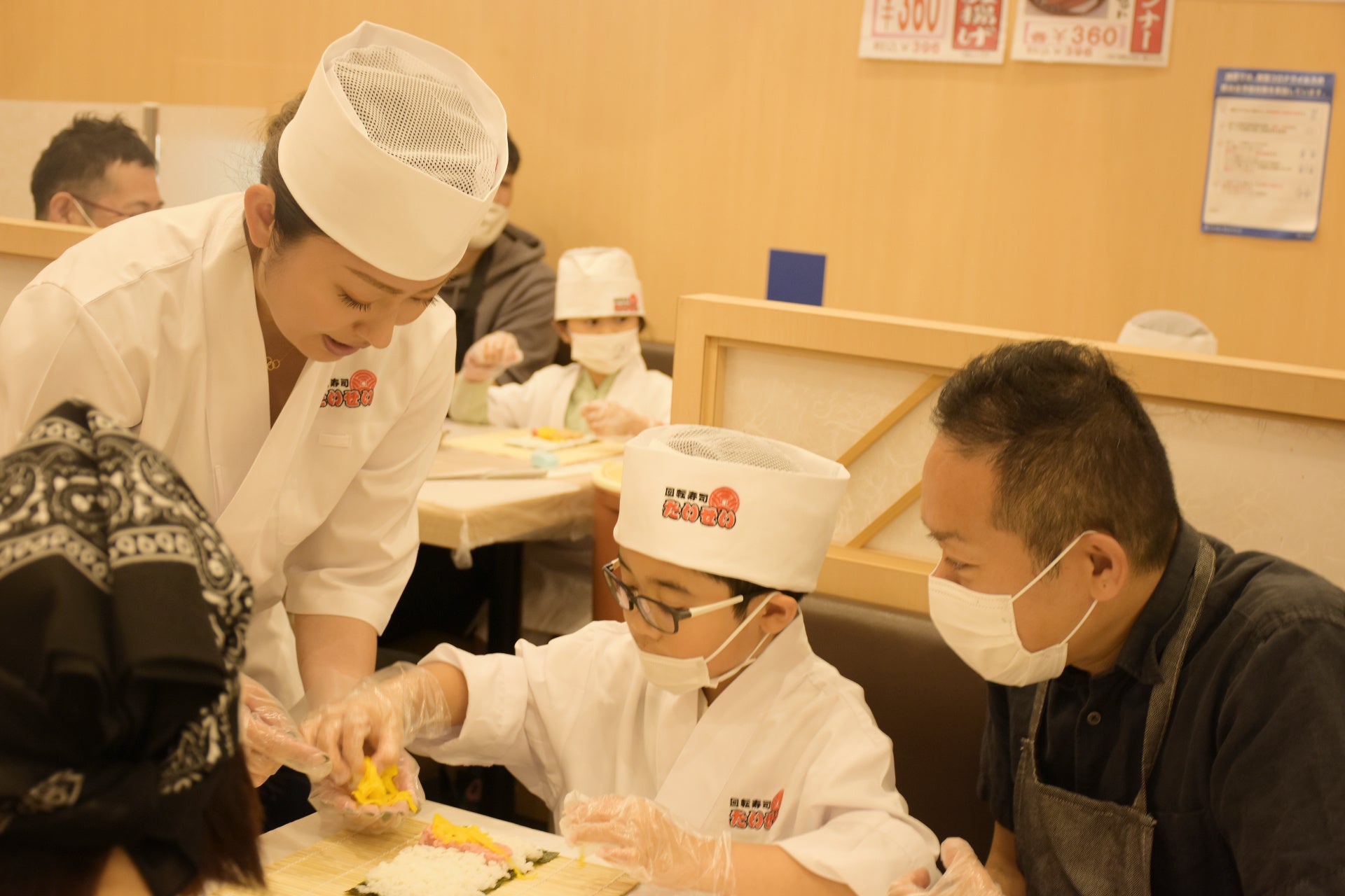 安藤美姫さんが握り寿司を教える1日店長に就任！回転寿司たいせいが「たいせい子供寿し教室」を開催しました。