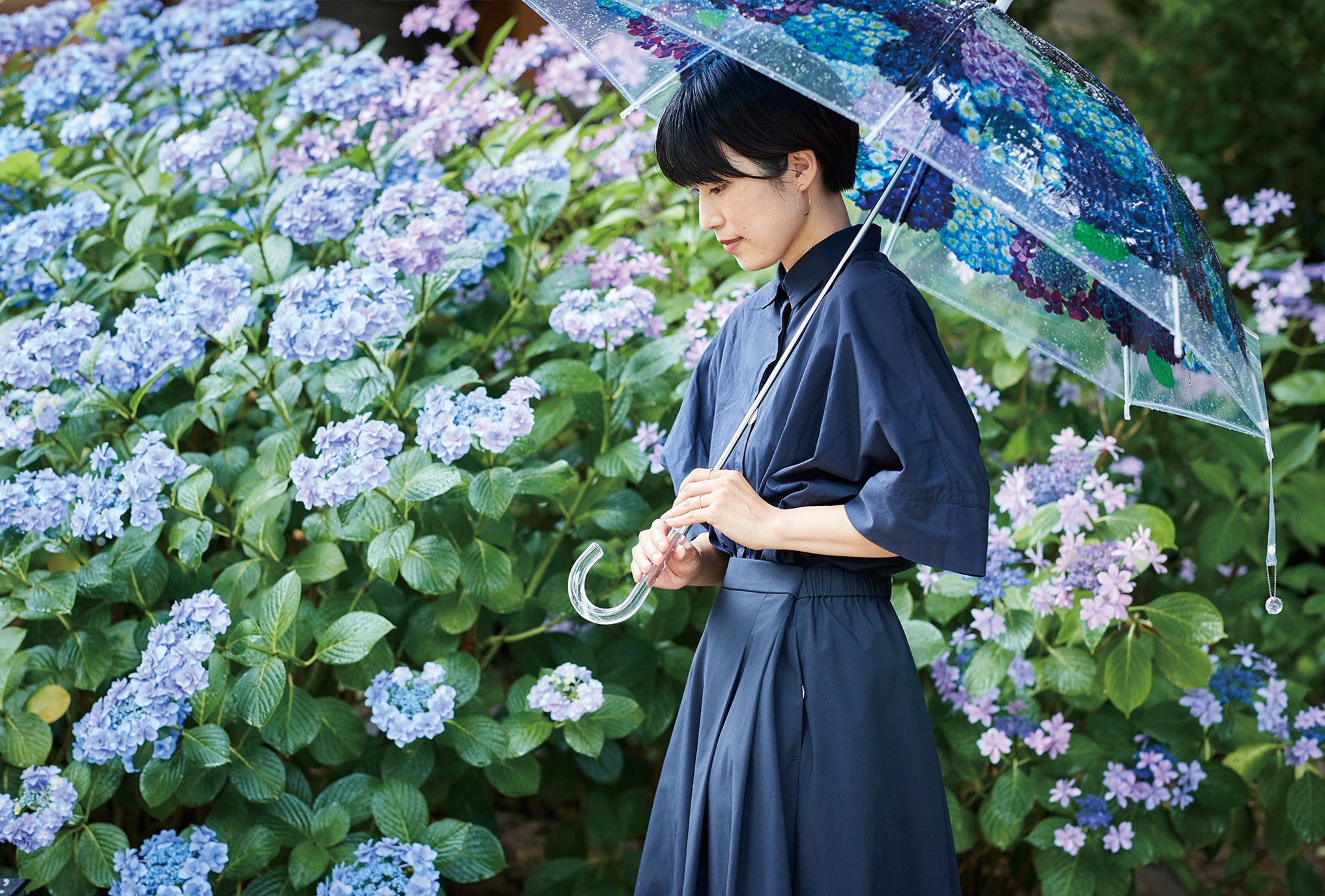 「梅雨を晴れやかな気分で楽しんでほしい」と、全国の紫陽花の名所でSNSで話題の「紫陽花の傘」を無料で借りて撮影が楽しめるイベントを、17の施設とフェリシモが共同開催（6月1日〜7月31日まで）