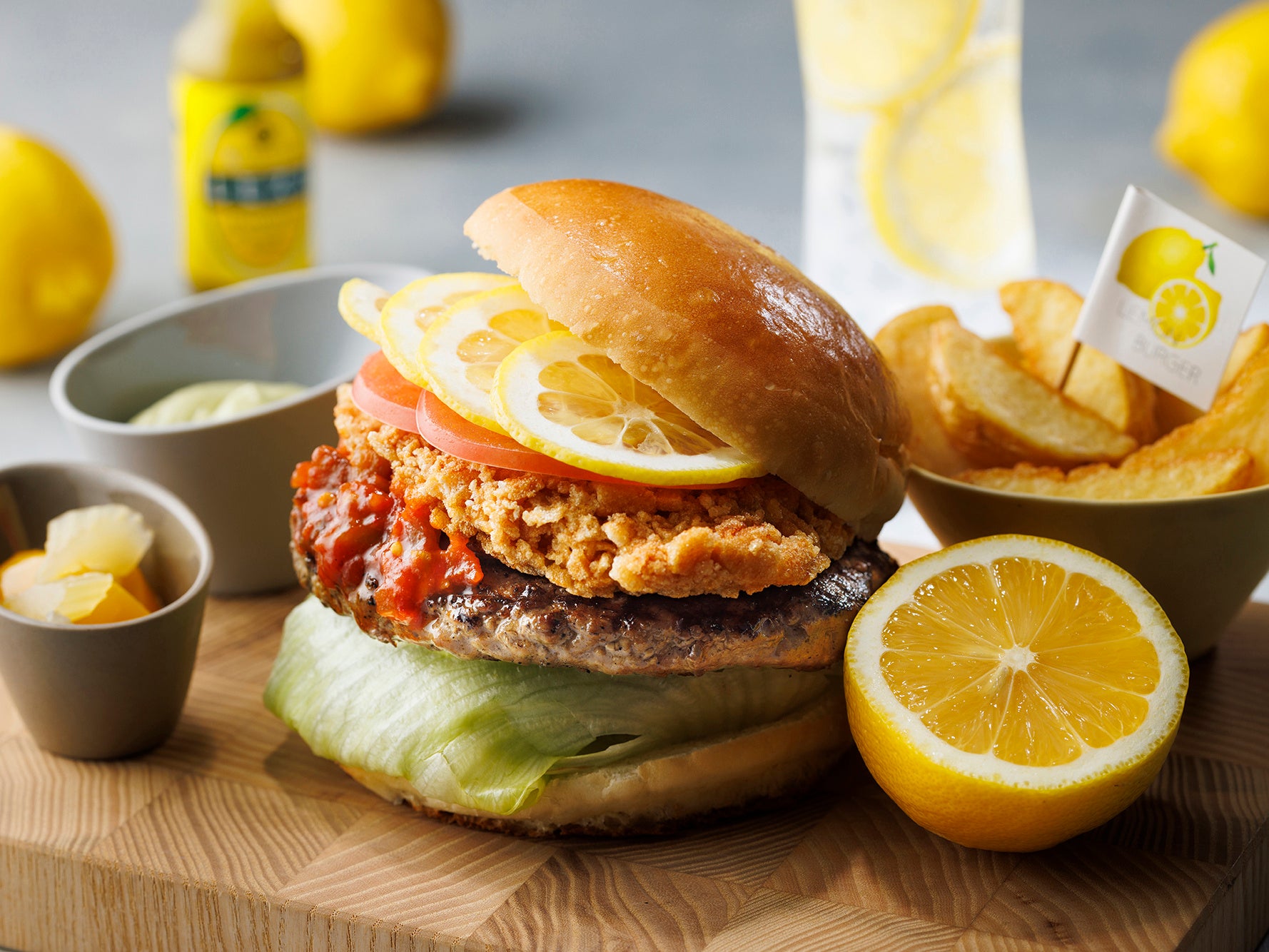 コートヤード・バイ・マリオット 新大阪ステーション Dining & Bar LAVAROCKの夏は“黄色”がテーマ 夏限定「LEMON BURGER(レモンバーガー)」を発売