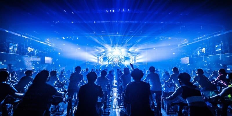 30,000人が熱狂した！音楽フェス×暗闇フィットネス®「FEELCYCLE LIVE LUSTER」が2024年4月19～21日に幕張メッセにて開催決定