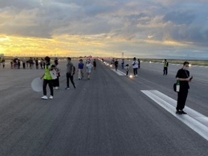 神戸空港　夏休み・早朝親子滑走路ウォークを開催します！