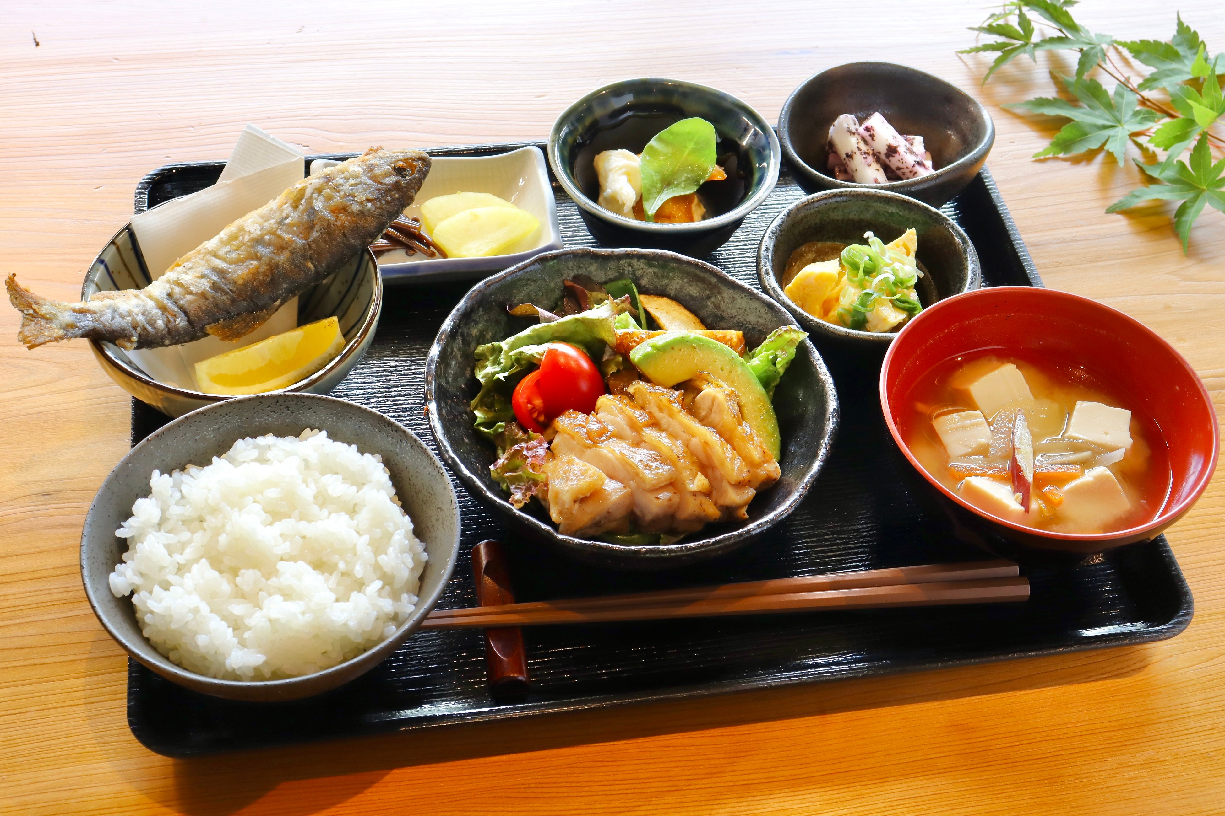 地元食材たっぷりの「一汁六菜膳」