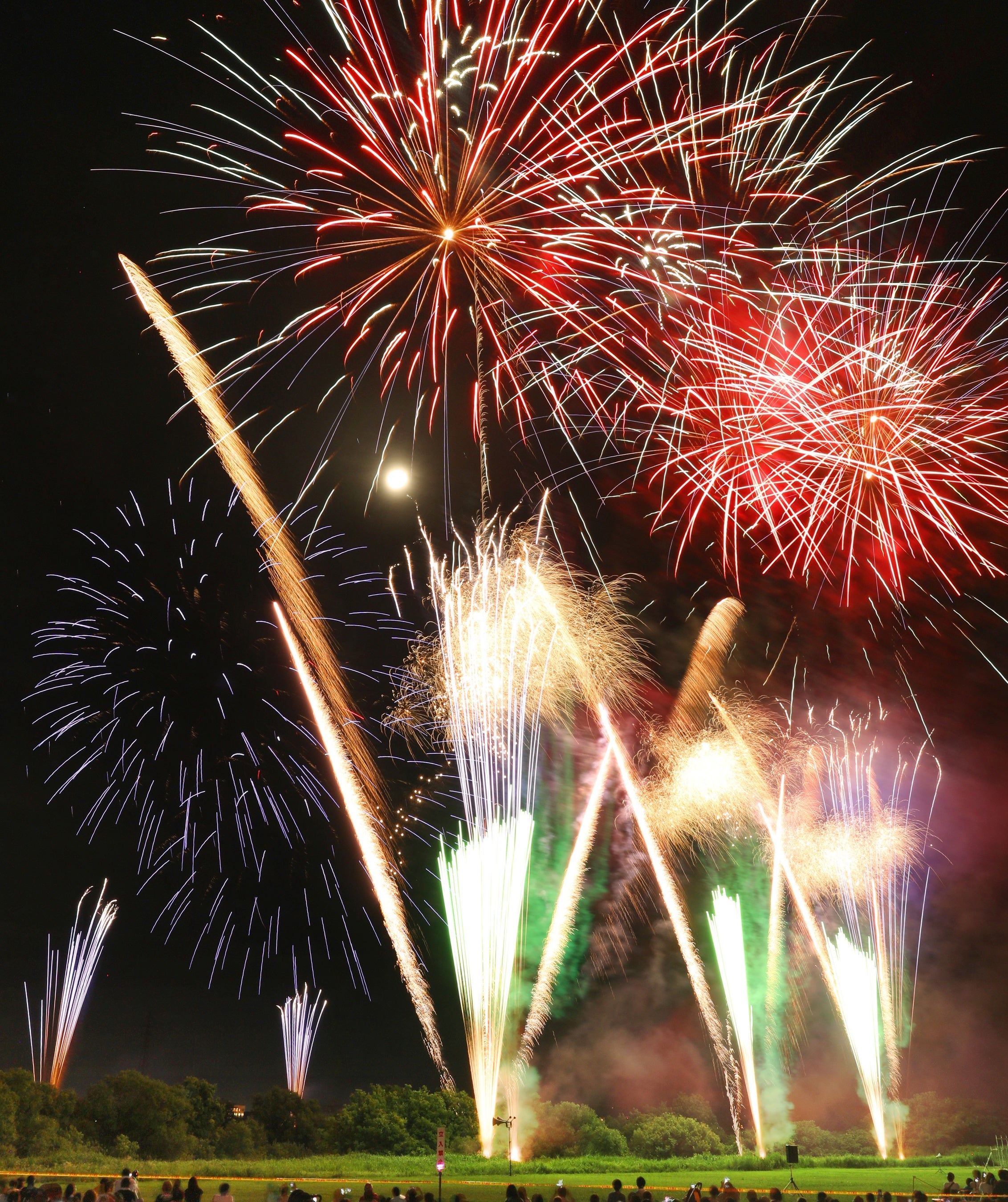 高岡の夜を彩る　鮮やかな花火