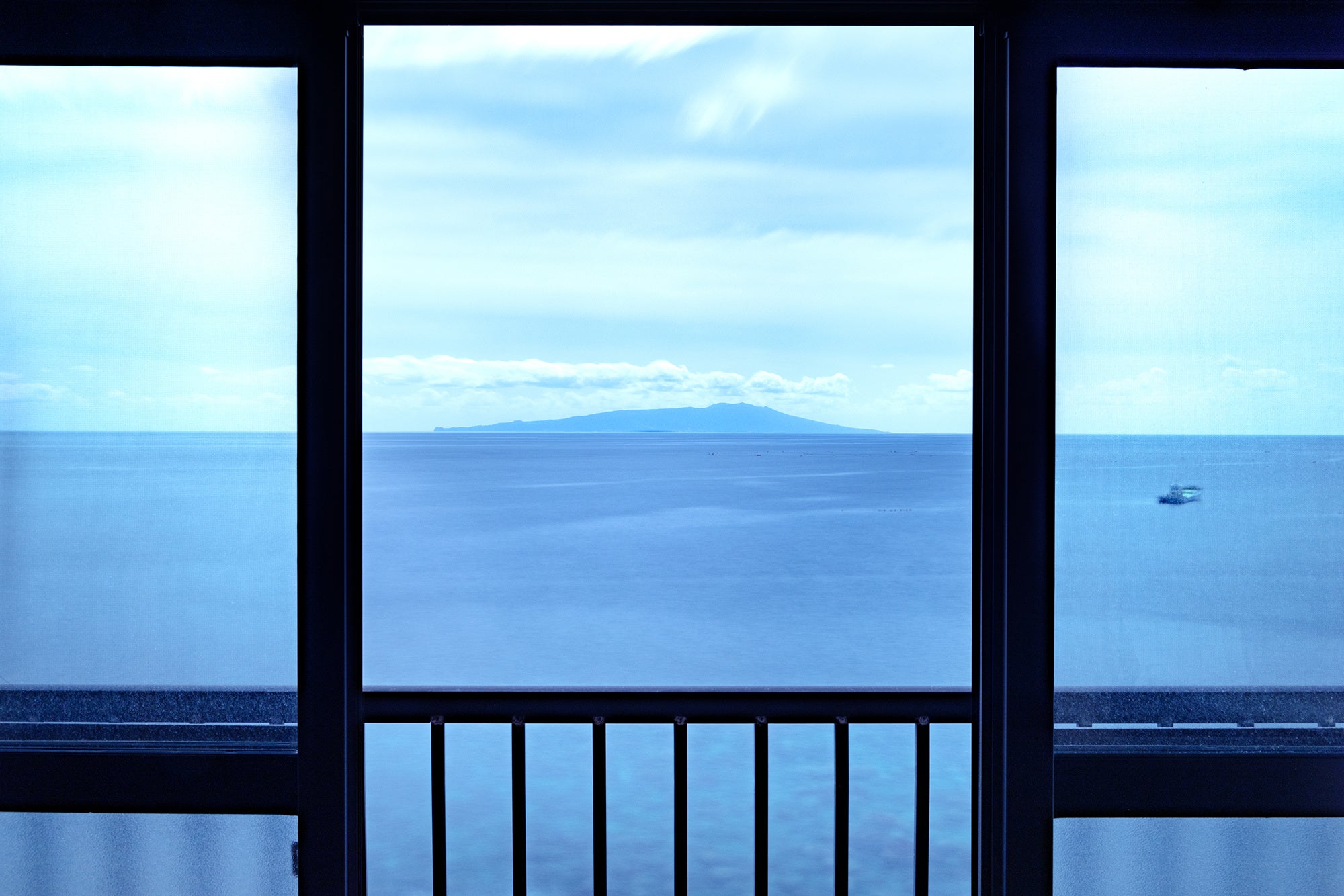 客室から望む相模湾と伊豆大島