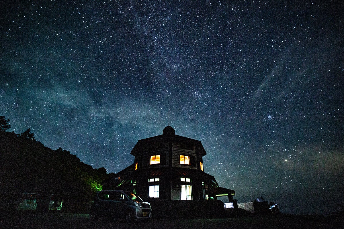 特別な夜景が望める場所で佐渡産食材を使用したスペシャルディナーを満喫（新潟県佐渡市）