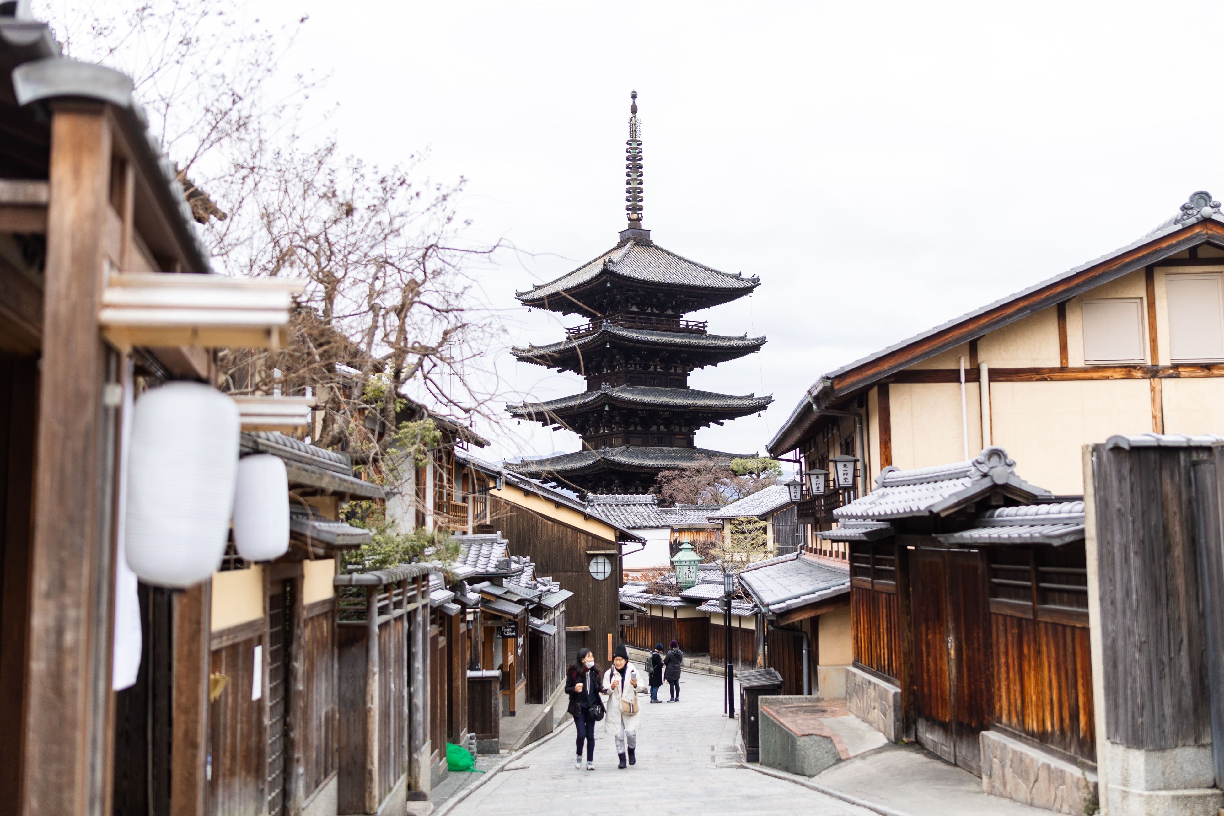 【VMG HOTELS & UNIQUE VENUES】京都東山のラグジュアリーレストラン「アカガネリゾート」が一般非公開の「法観寺（八坂の塔）」の拝観など特別体験ができるインバウンド向けプラン販売