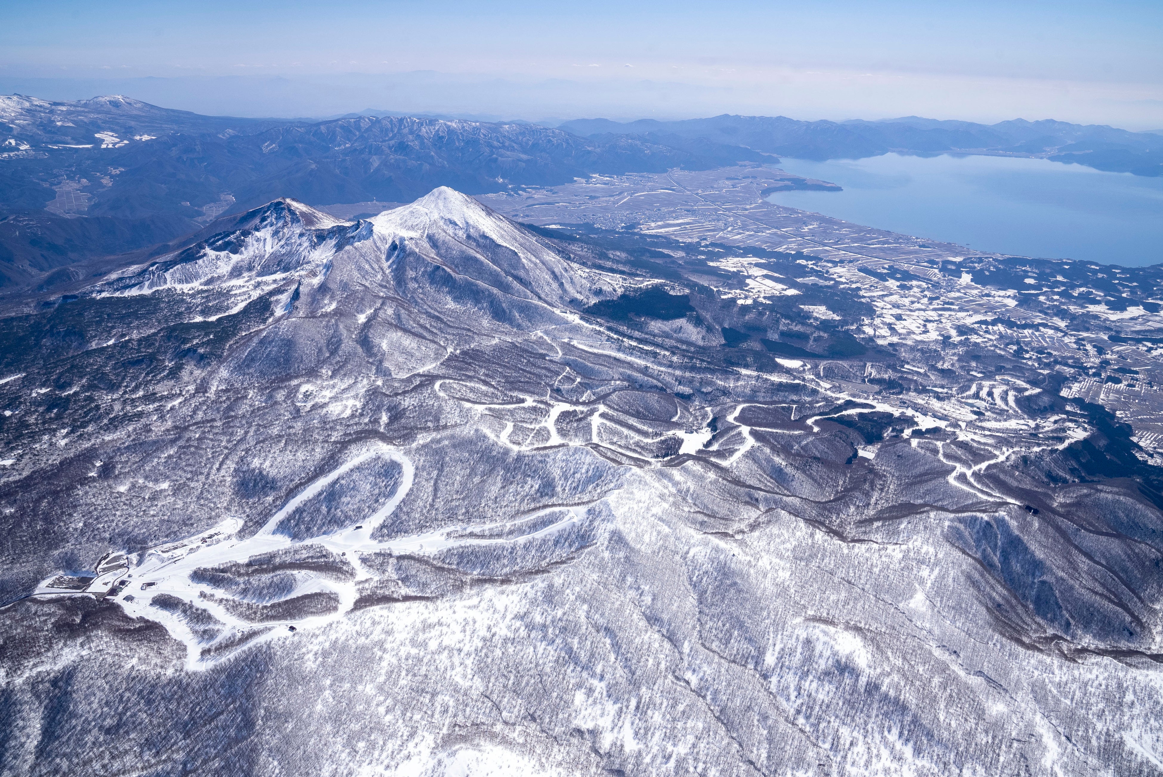 福島県で運営するスキー場「アルツ磐梯」と「猫魔スキー場」が、「星野リゾート　ネコマ マウンテン」として生まれ変わります