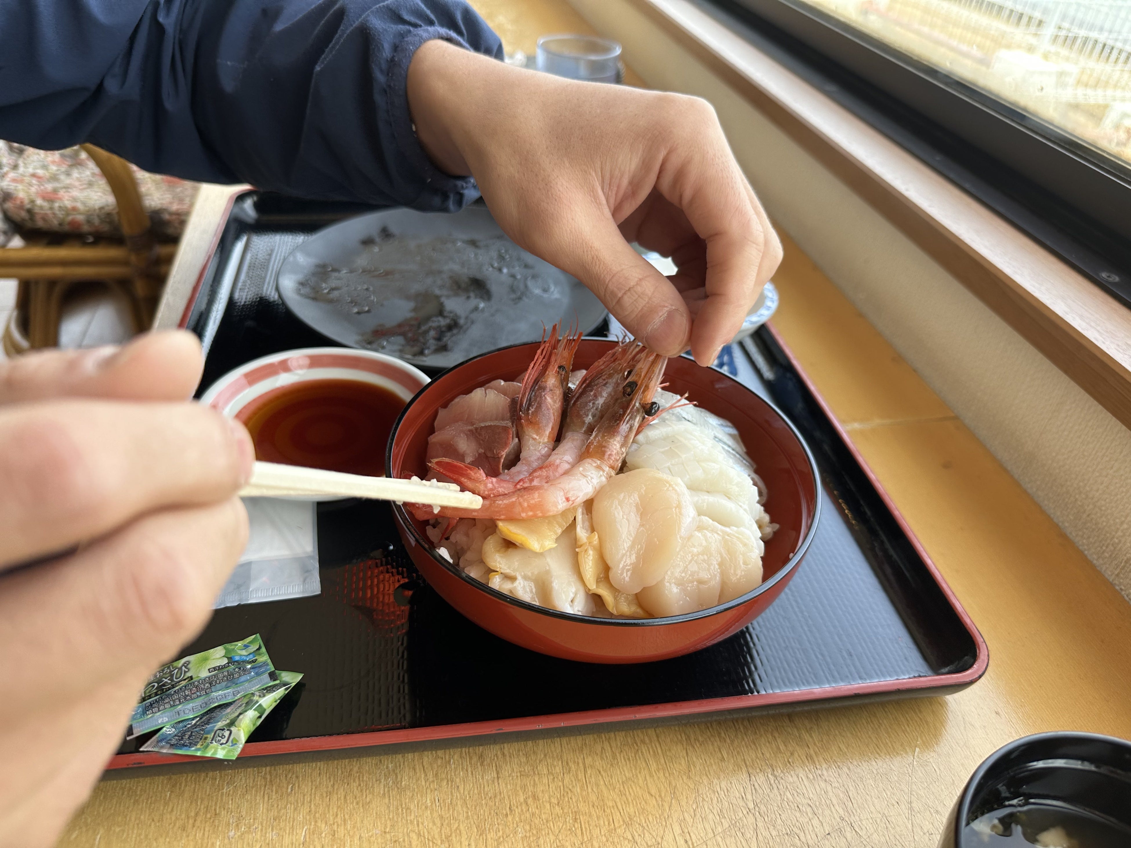 富山湾を眺めながら自分で盛り付けるのが楽しい！