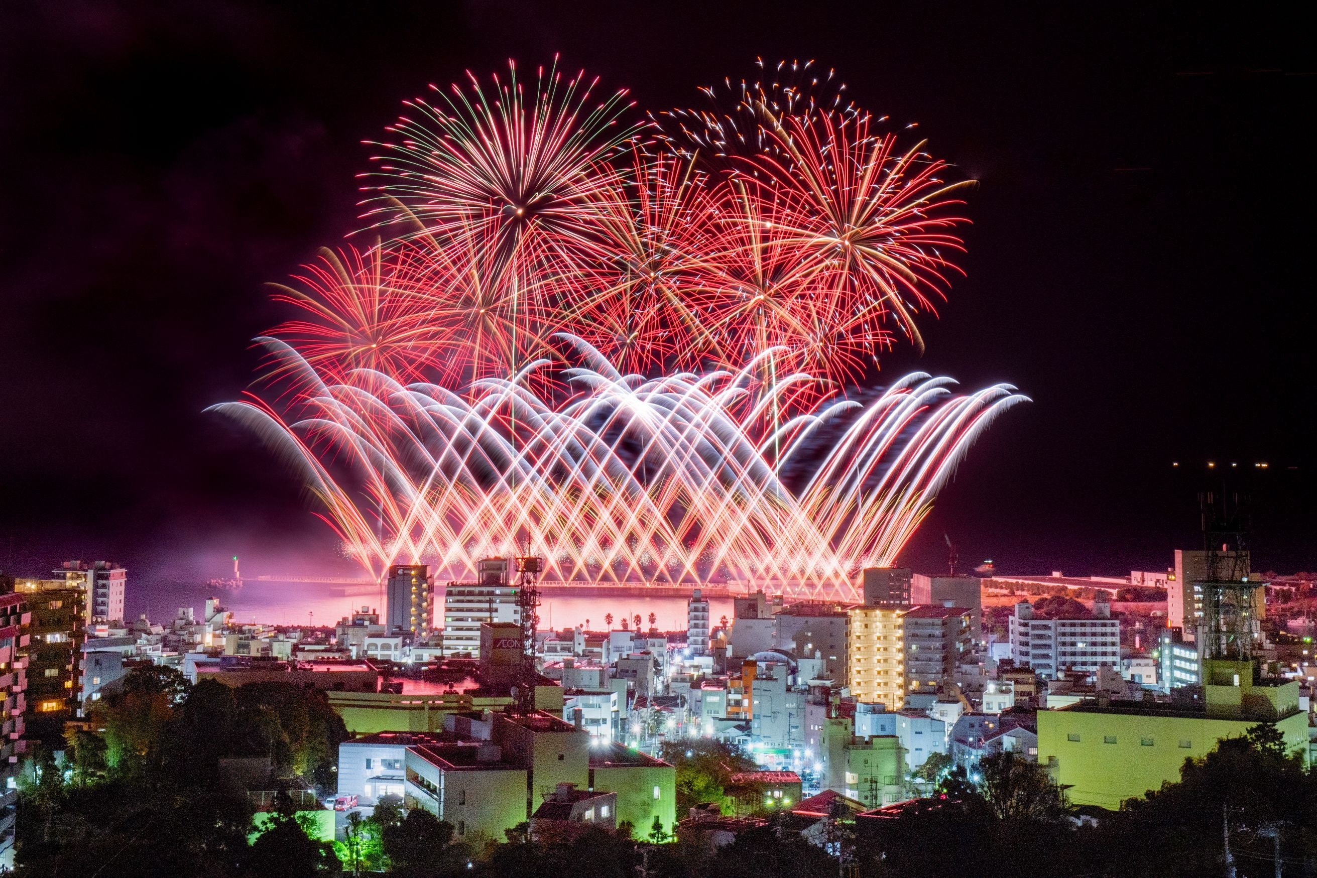 【熱海海上花火大会】9月は18日（月祝）、30日（土）の計2回開催！特等席確約の送迎付きプランの販売中。