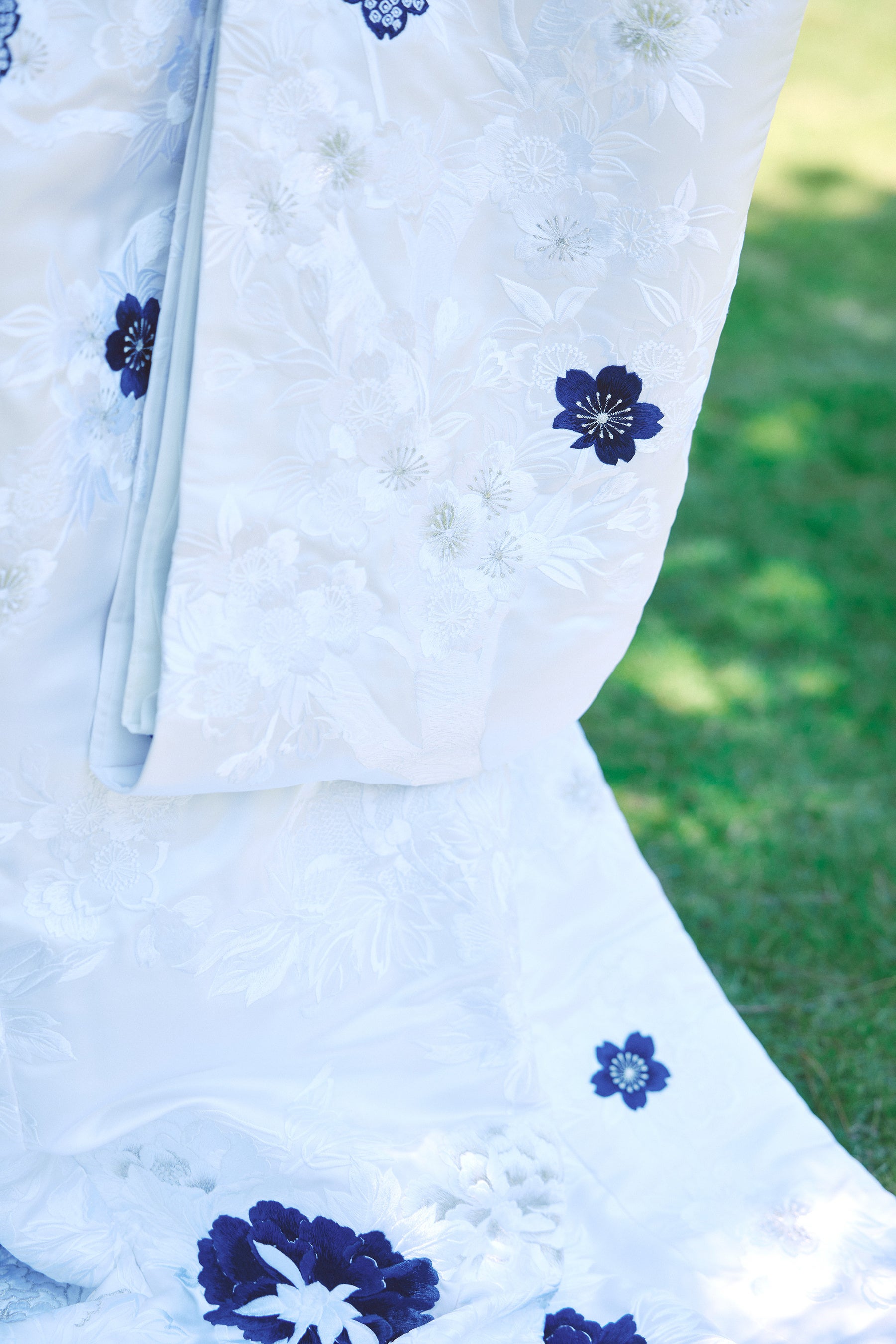 総刺繍枝桜に金青牡丹