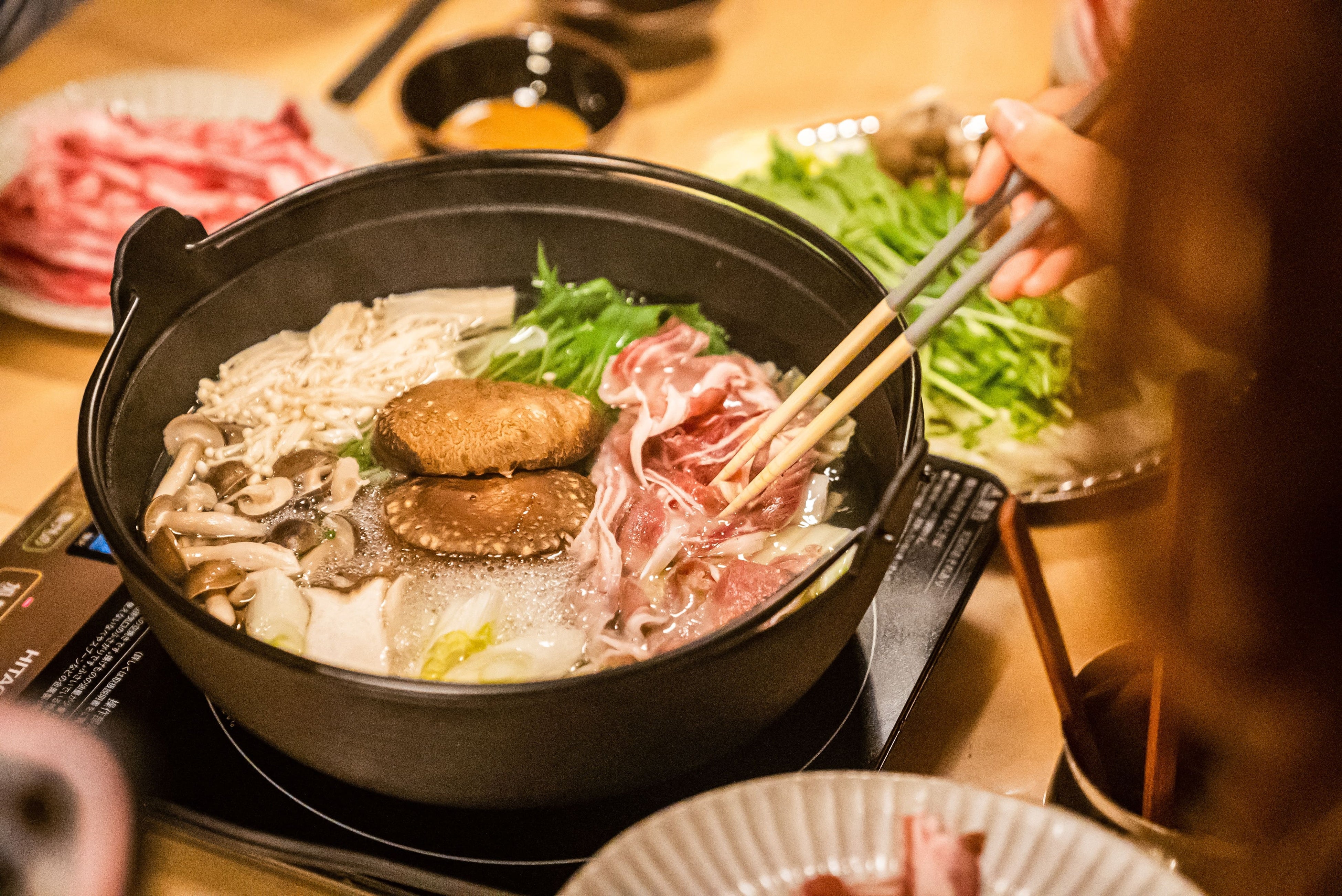 山奥の究極のサ飯・猪鍋。サウナ上がりに熊野古道でジビエを食べる秋冬プラン解禁　SEN.RETREAT TAKAHARA