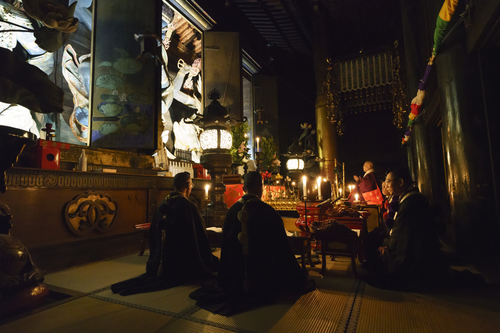 「国宝仁王門修理勧進のため、毎年一定期間、秘仏御開帳」　「金峯山寺蔵王堂（国宝）」