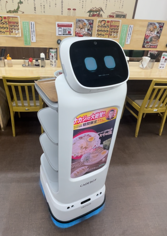 配膳ロボット『CADEBOT』