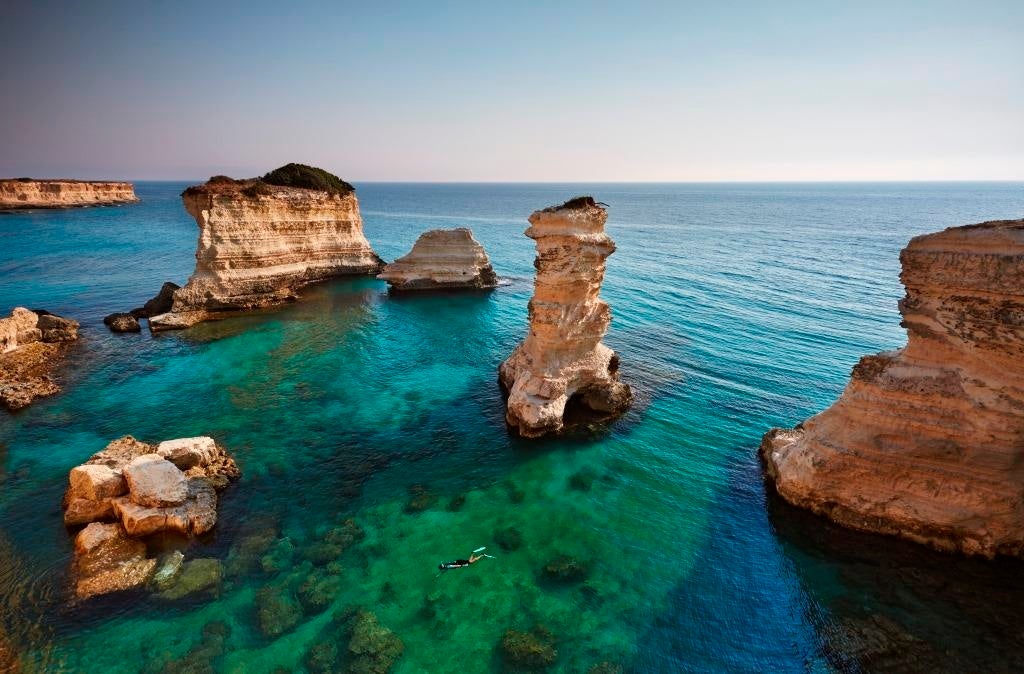 サレント地方メレンドゥーニョの海 Torre Sant’Andrea  photo Richard James Taylor