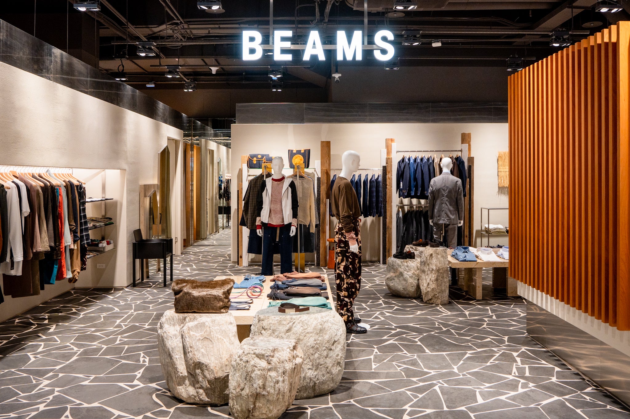 ビームス、台湾・台北に〈BEAMS F〉〈Demi-Luxe BEAMS〉などを扱う、大人に向けた新店舗「BEAMS 新光三越DIAMOND TOWERS」をオープン