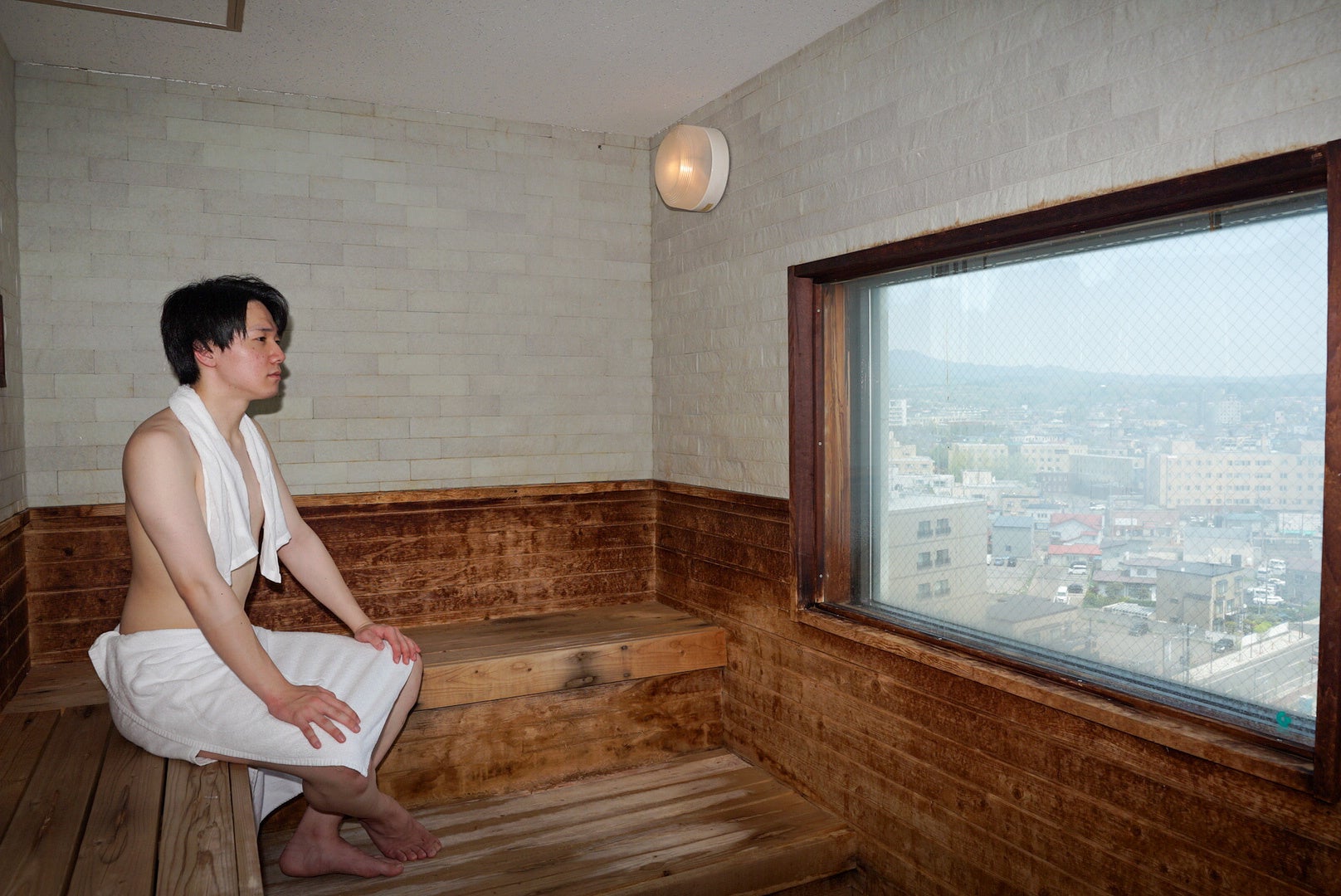 啄木亭のサウナは11階からの景観も魅力のひとつ！函館の街を一望できます