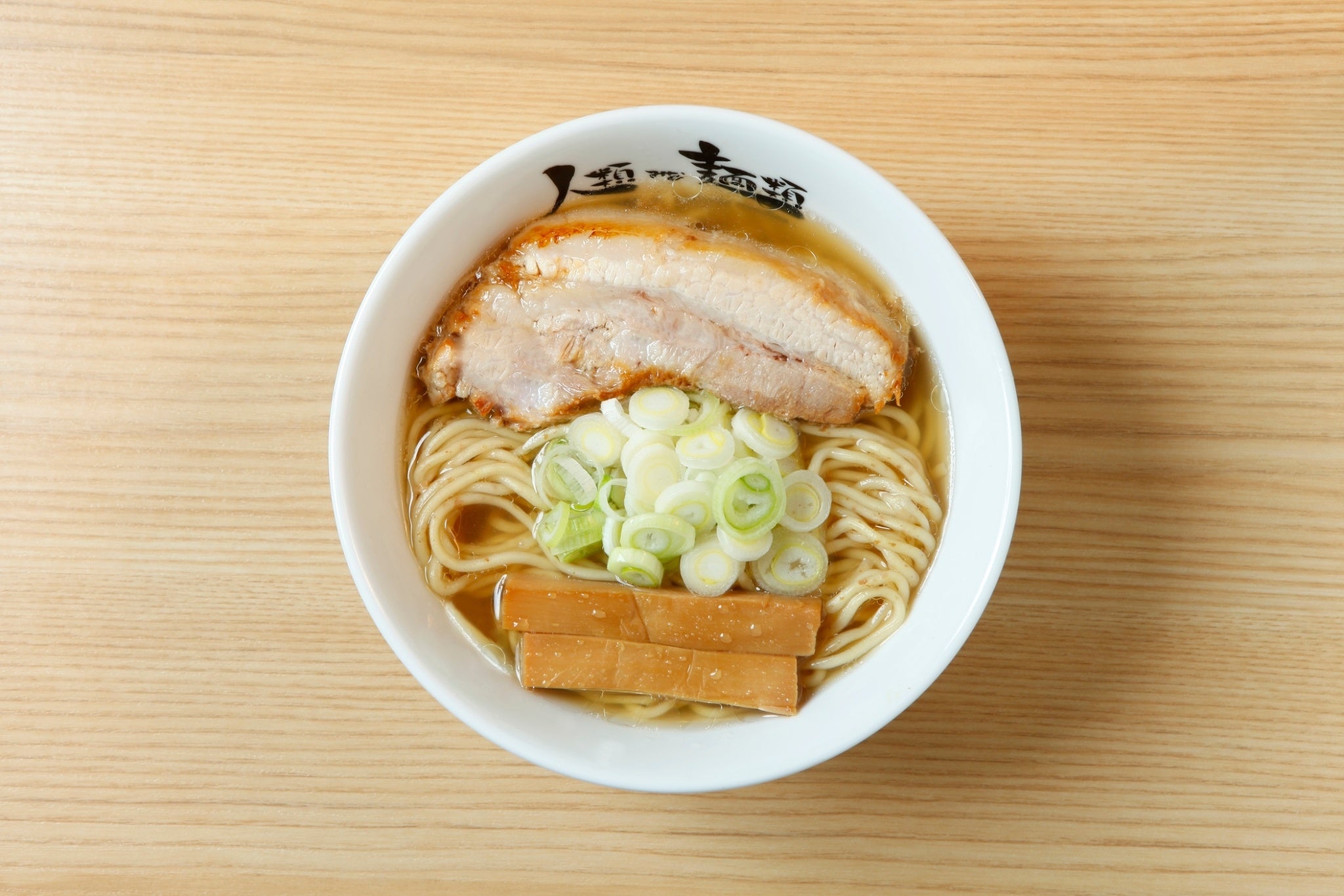 JR名古屋駅ホームに登場した大阪行列No.1ラーメン店「人類みな麺類」に、大阪で1番人気メニュー「らーめんmacro」が11/18(土)から登場！