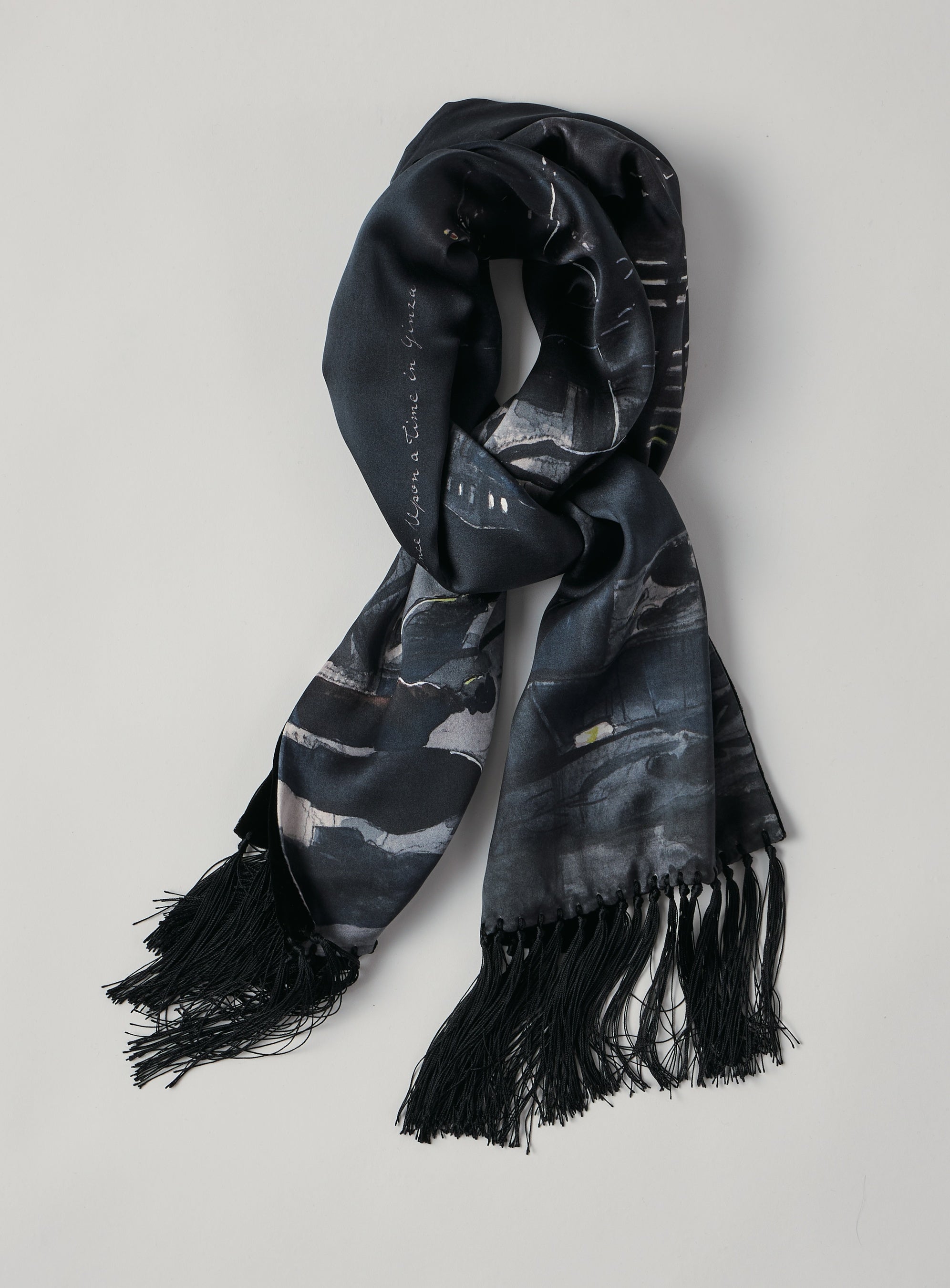 GINZA CLASSIC SILK STOLE／COLOR：NAVY／¥55,000