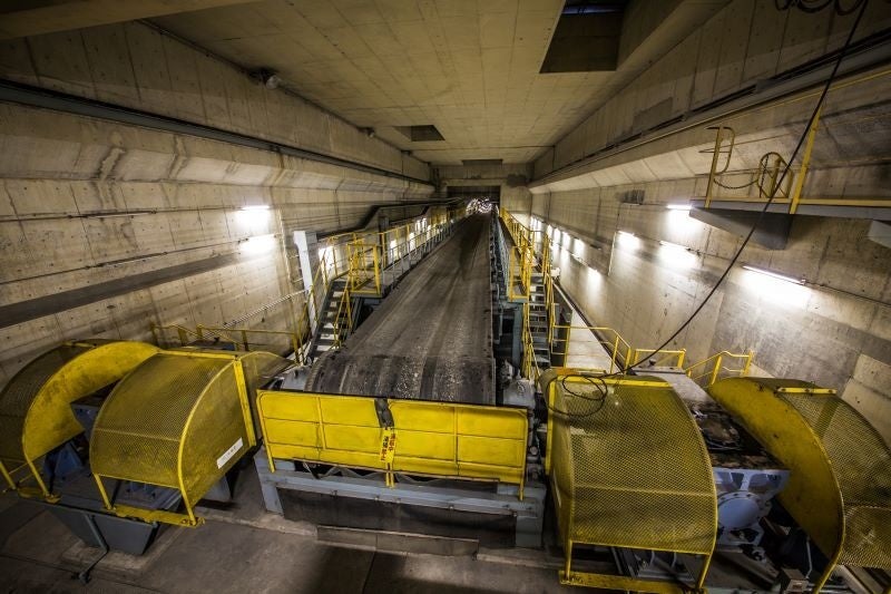 ベルトコンベヤ跡トンネル