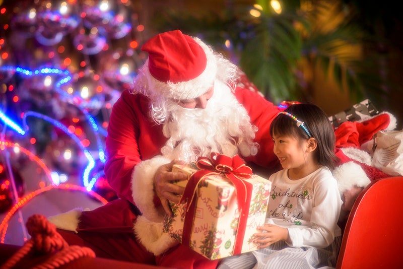 【沖縄☆ファミリークリスマス】キャプテンサンタの挑戦状、お菓子がいっぱいキャンディハウス、ドルフィンイルミ、サンタがお部屋にやってくる