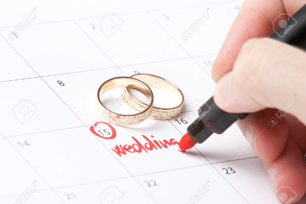 11847299-wedding-rings-and-hand-writing-word-wedding-into-calendar-stock-photo