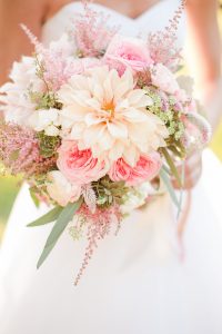 pink-dahlia-bouquet