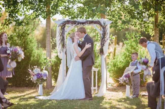 25-green-villa-barn-gardens-oregon-wedding-ceremony-with-lavender-arch