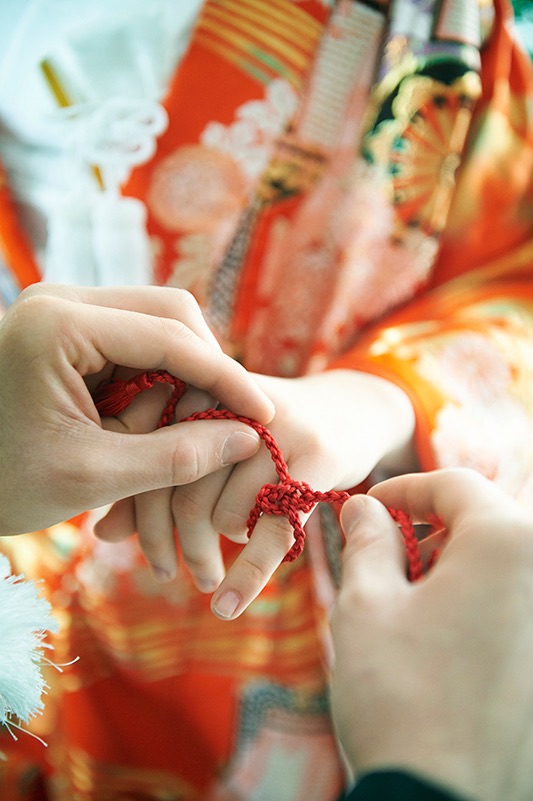 赤い糸の伝説でロマンチックな結い紐の儀 Dressy ドレシー ウェディングドレスの魔法に Byプラコレ