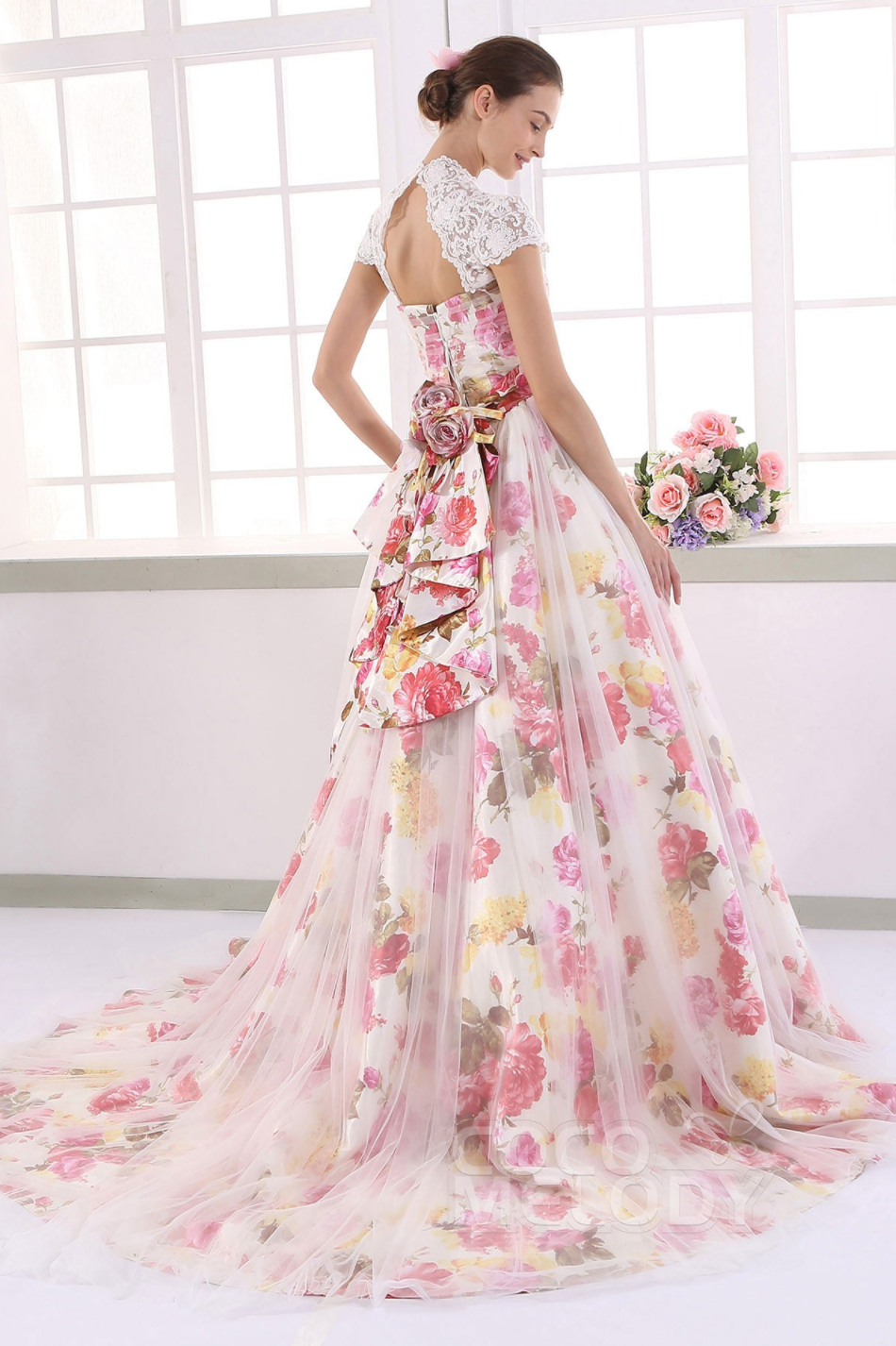 ウエディングドレスといえば花柄 ブランド別のコーディネート15選まとめ ﾟ Dressy ドレシー ウェディングドレス の魔法に Byプラコレ