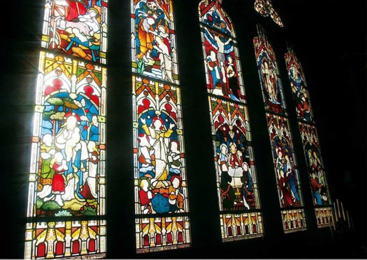 ため息が出るほど美しいステンドグラスを持つ【関西の3つの教会