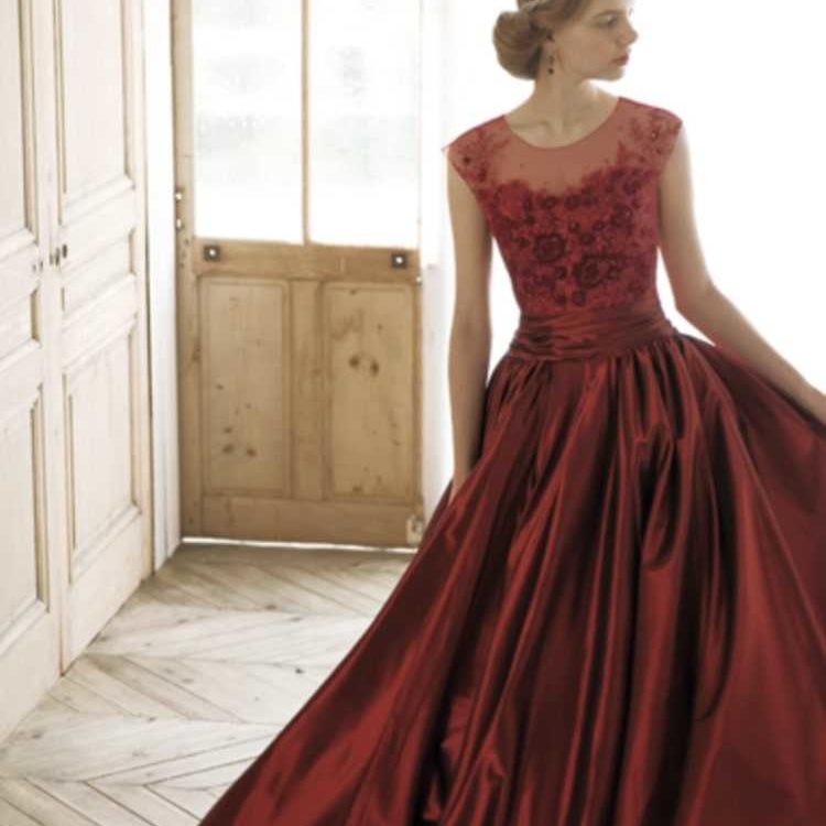ボルドーカラーウエディング Dressy ドレシー ウェディングドレスの魔法に Byプラコレ