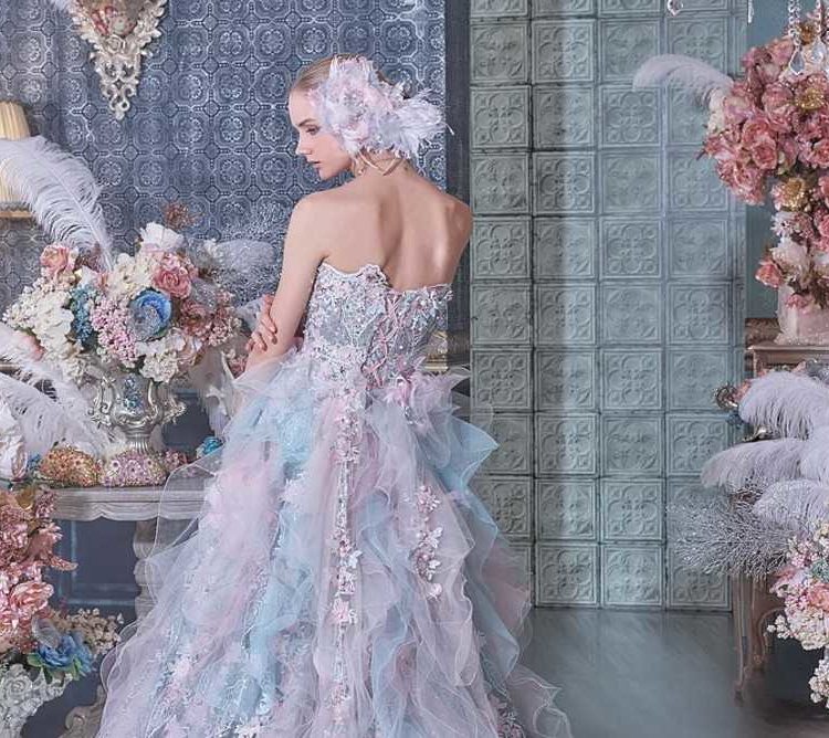 雪の結晶みたいなカラードレス特集 Dressy ドレシー ウェディングドレスの魔法に Byプラコレ