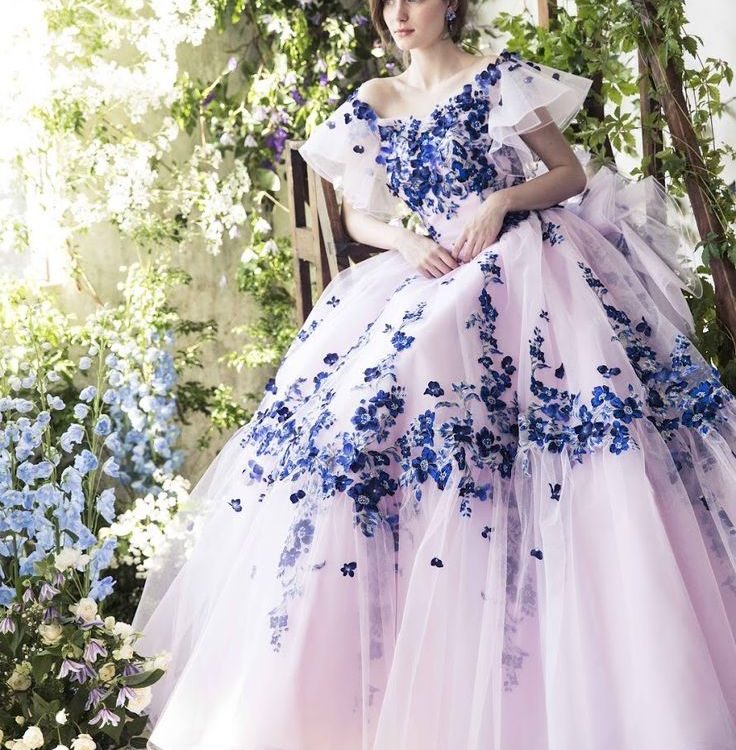 カラードレスもお袖付き 可愛いスリーブデザインの18年最新ブランドドレスまとめ Dressy ドレシー ウェディングドレス の魔法に Byプラコレ