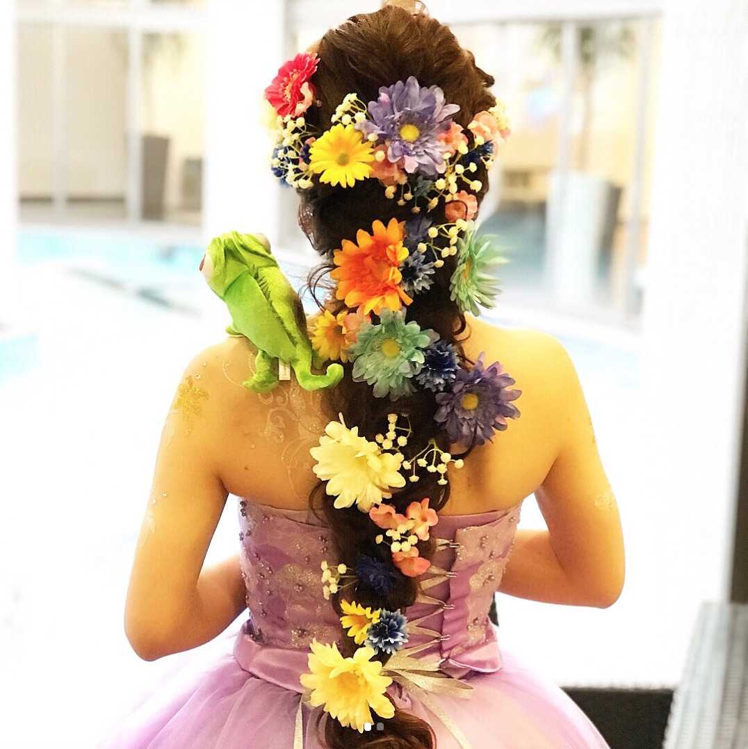 お花がいっぱい ラプンツェル風のとっても可愛い花嫁ヘアをチェックしちゃいましょ Dressy ドレシー ウェディング ドレスの魔法に Byプラコレ