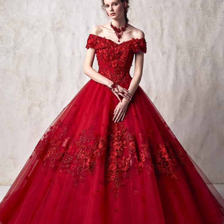 ウェディングドレス　赤色