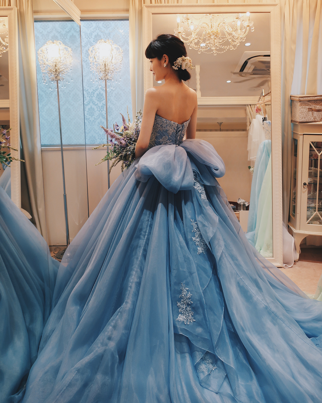 大人の愛らしさがコンセプトのウェディングドレス “Cinderella & Co 