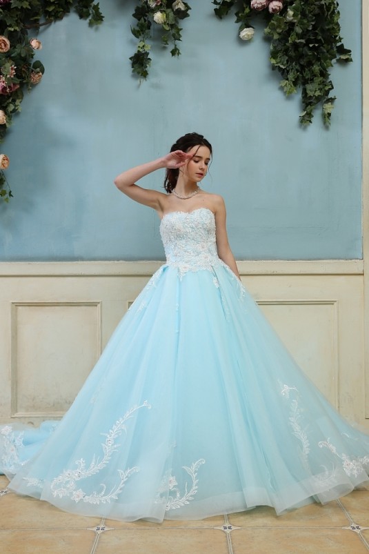 夏にぴったりラムネカラーのドレス | DRESSY【公式】ウェディング