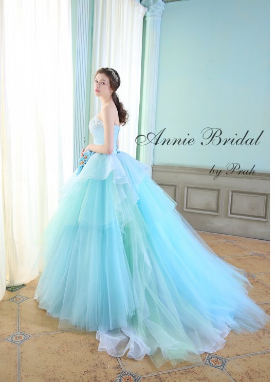 夏にぴったりラムネカラーのドレス | DRESSY【公式】ウェディング