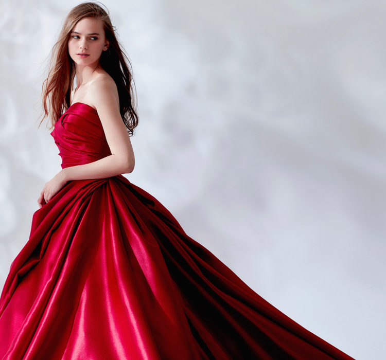 クラシカルな赤色ウェディングドレス Dressy ドレシー ウェディングドレスの魔法に Byプラコレ
